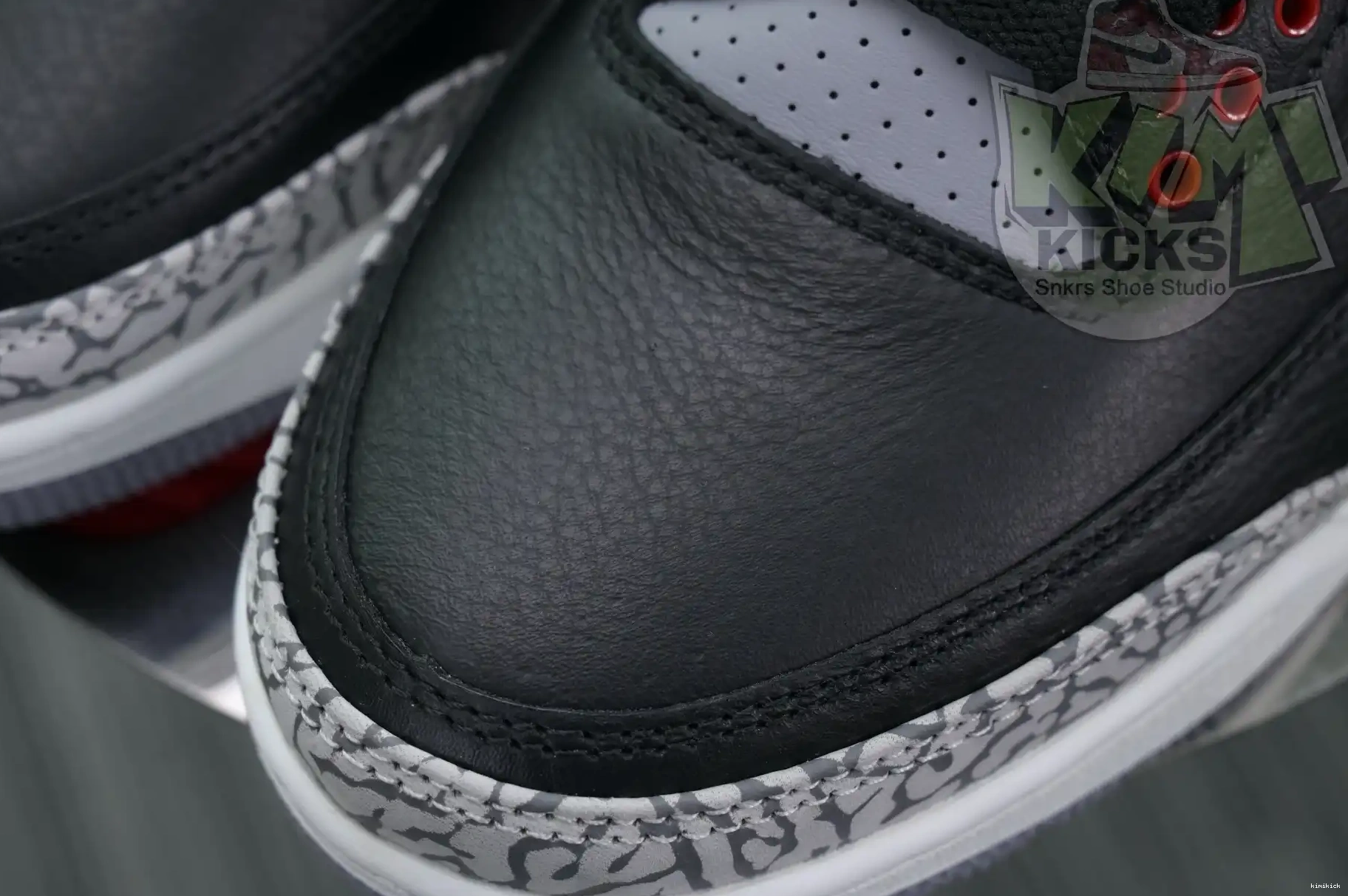 Reimagined” 3“Black Cement Jordan Air Kimikick 0421